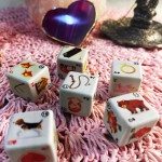 6 Dados Lenormand + Saquinho + Livreto com significado inspirado no baralho cigano